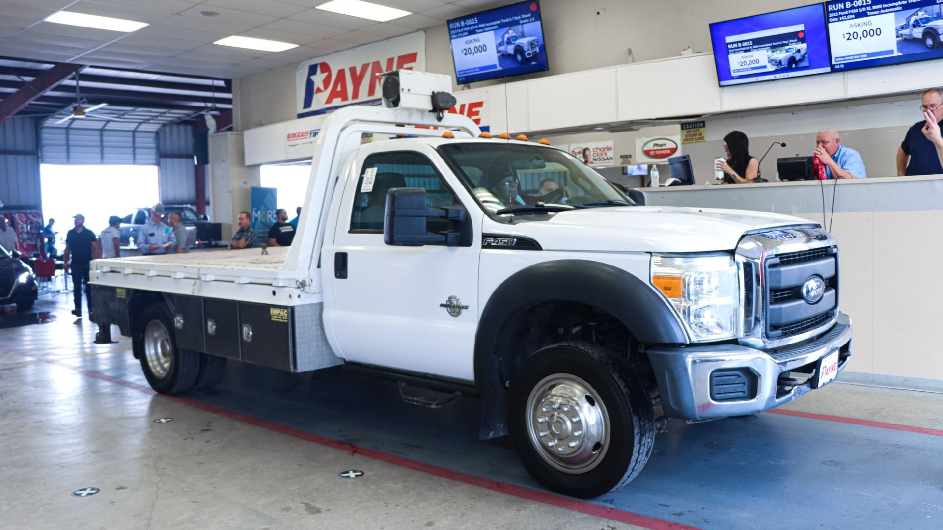 What Does A Red Light Mean at an Auto Auction?